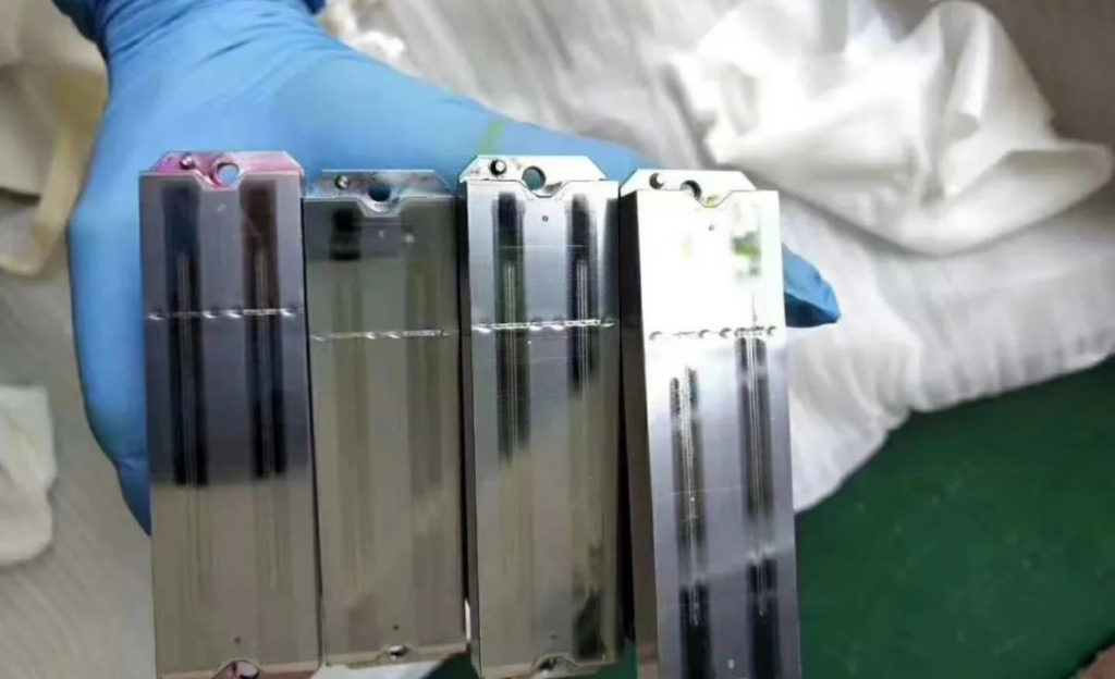 操作不當UV噴碼機噴頭被劃傷 造成巨大經(jīng)濟損失